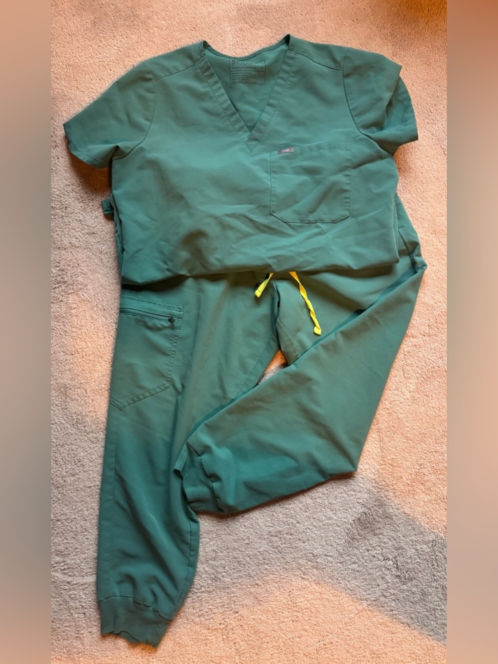 Figs Women's Teal Green Scrub Top & Jogger Pants